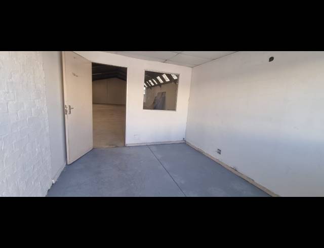 300M² WAREHOUSE TO LET IN AIRPORT INDUSTRIA